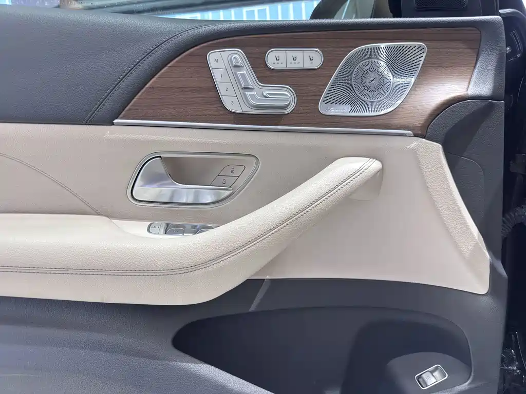 Mercedes-Benz GLS — миниатюра 7