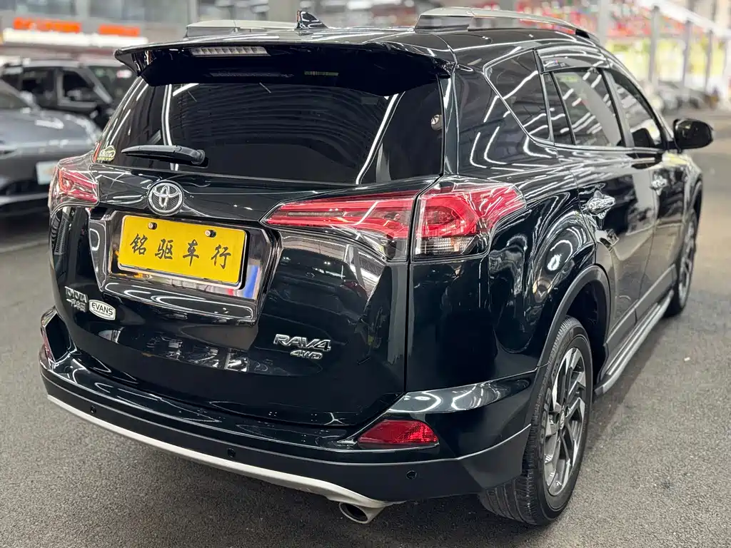 Toyota RAV4 — миниатюра 7