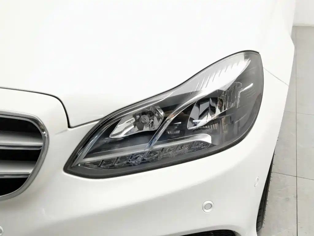 Mercedes-Benz E-Class — миниатюра 7