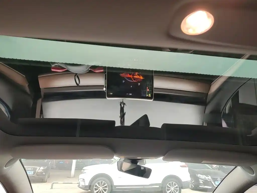 Tesla Model 3 — миниатюра 18