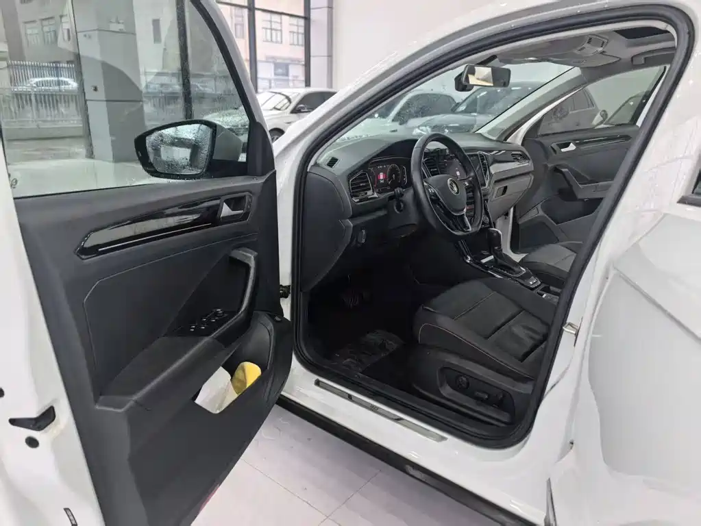 VOLKSWAGEN T ROC EXPLORING SONGS