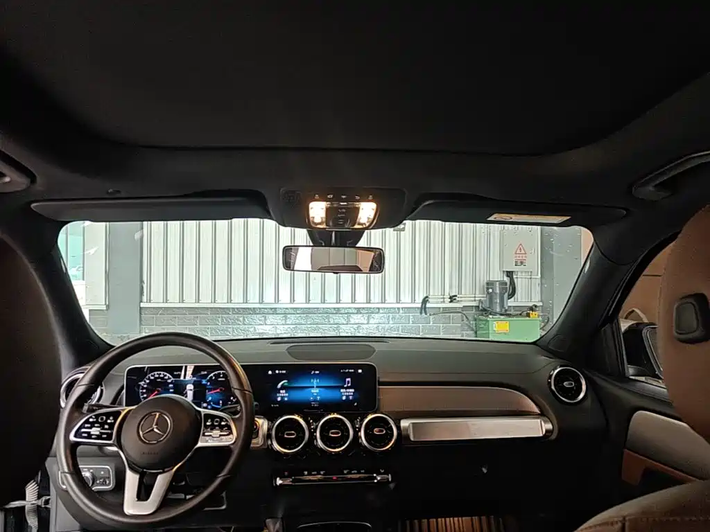 Mercedes-Benz GLB — миниатюра 18