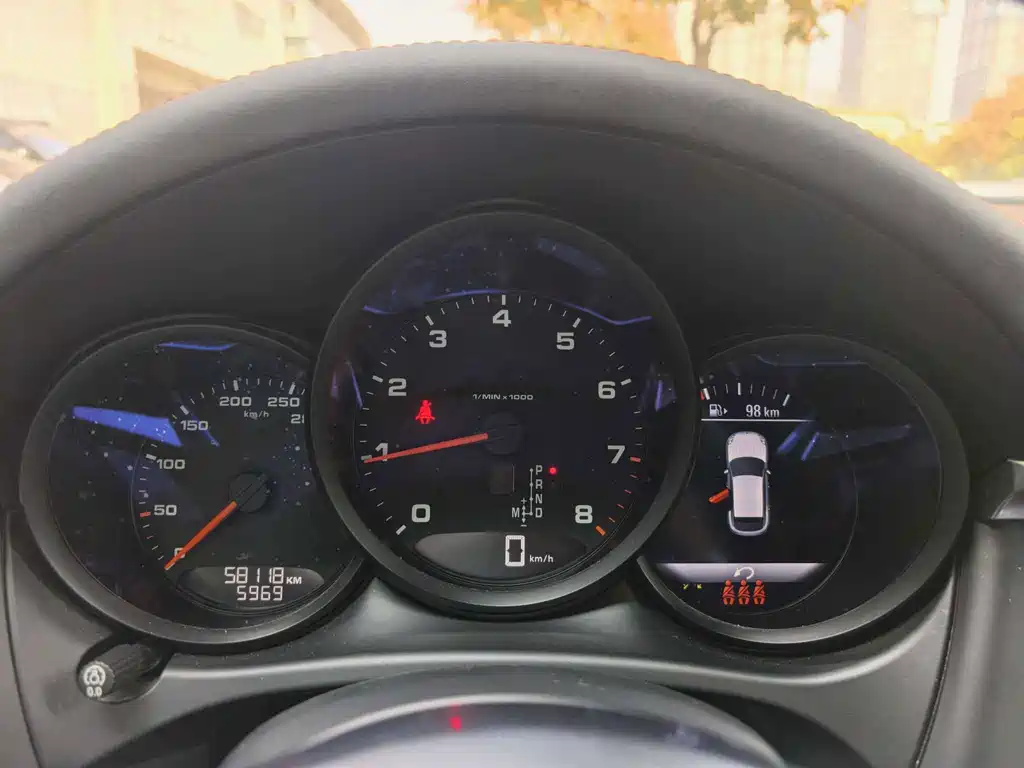 Porsche Macan — миниатюра 5