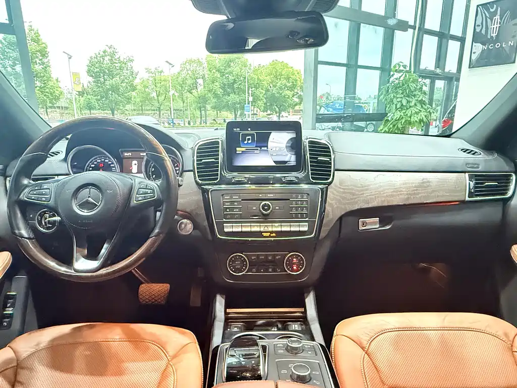 Mercedes-Benz GLS — миниатюра 9