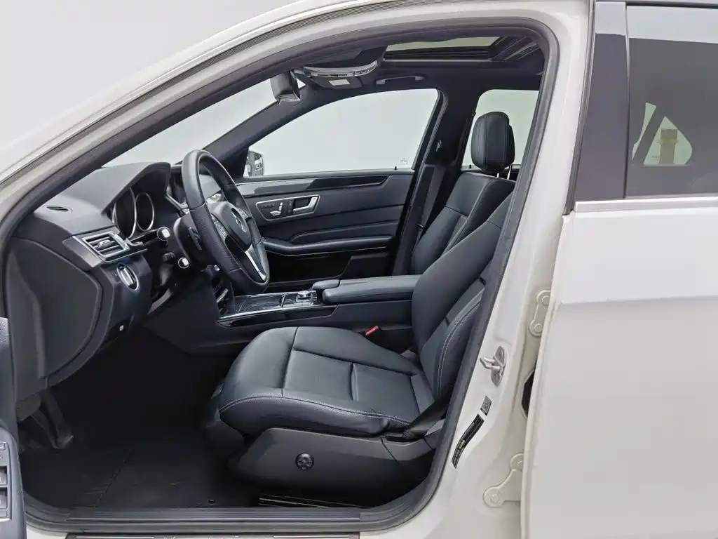Mercedes-Benz E-Class — миниатюра 10