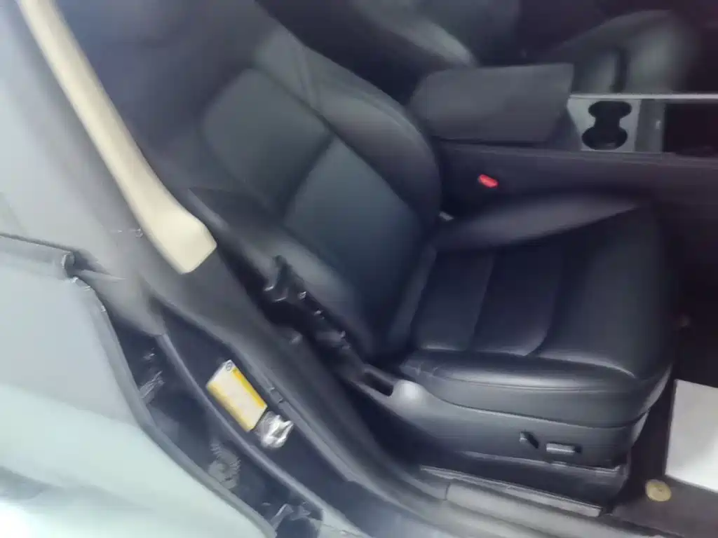 Tesla Model Y — миниатюра 25