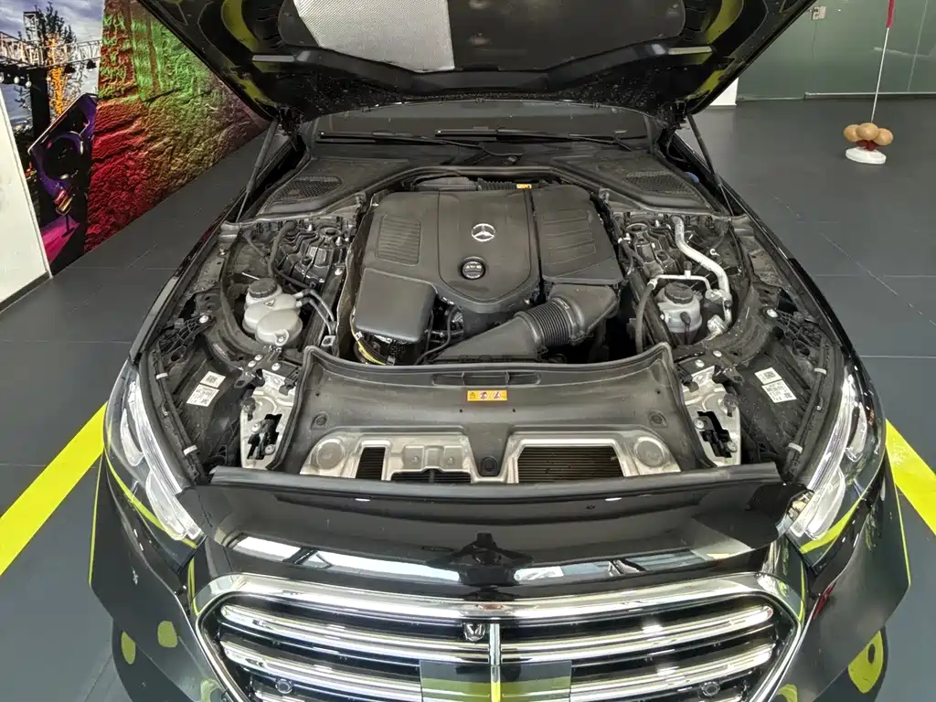 Mercedes-Benz E-Class — миниатюра 11