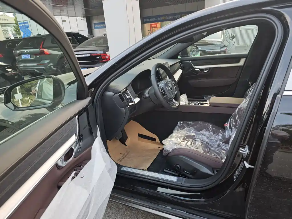 Volvo S90 2026 B5 Luxury