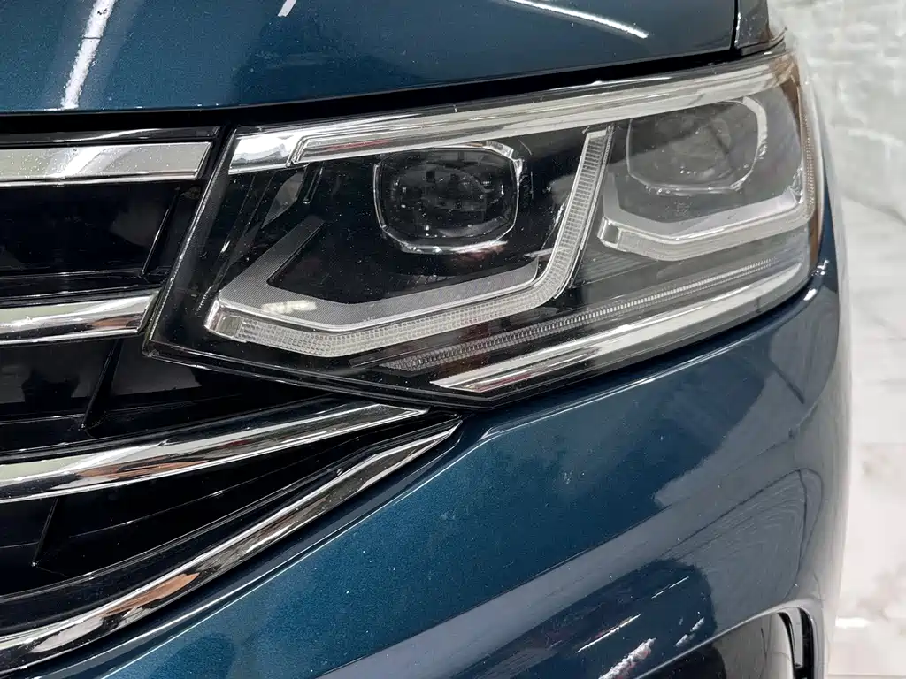 Volkswagen Tiguan L PHEV — миниатюра 7