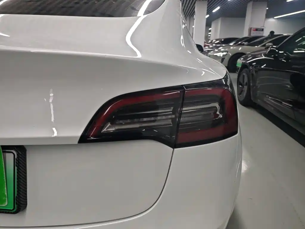 Tesla Model 3 — миниатюра 8