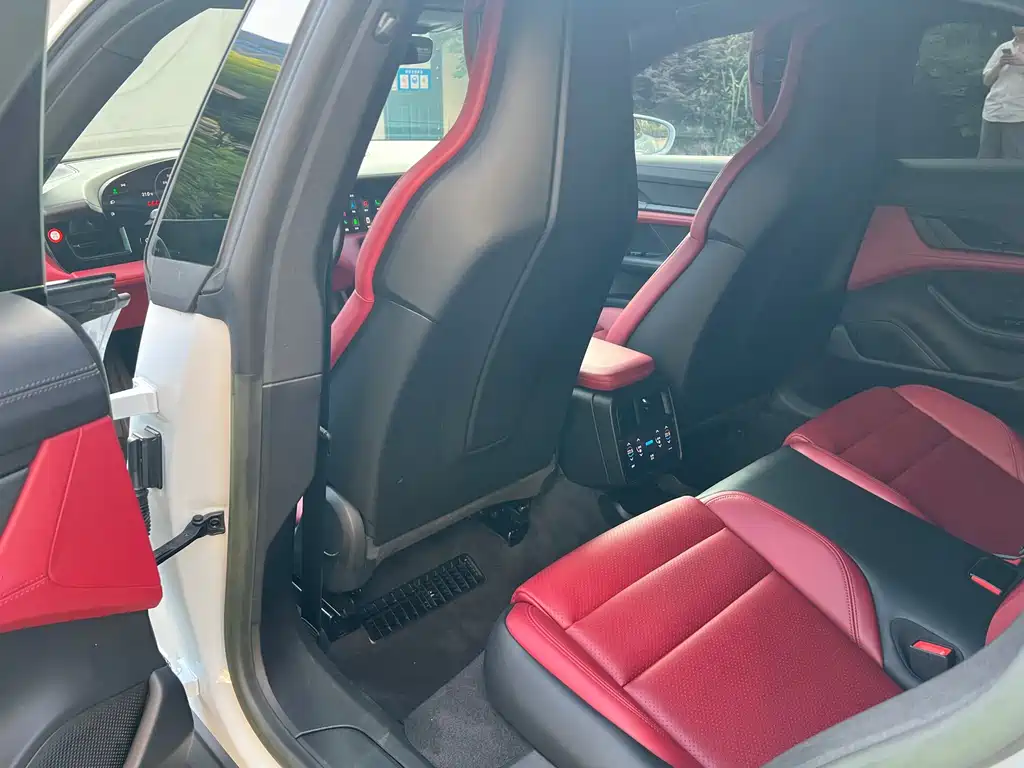 Porsche Taycan — миниатюра 5