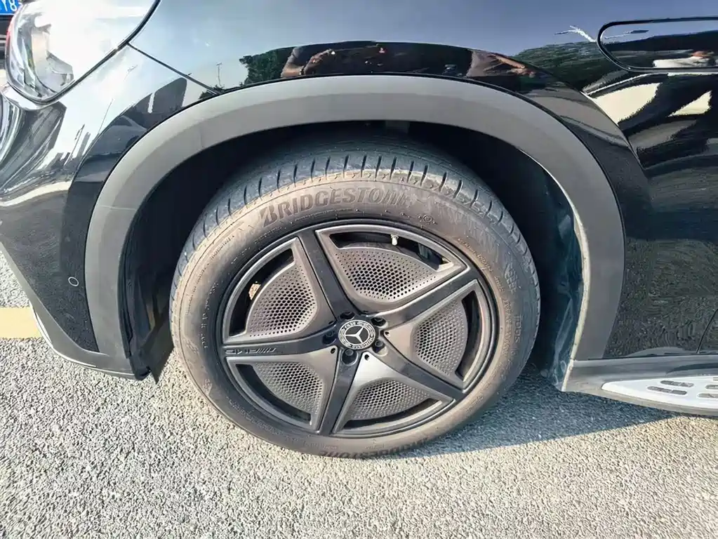 Mercedes-Benz EQE SUV — миниатюра 5