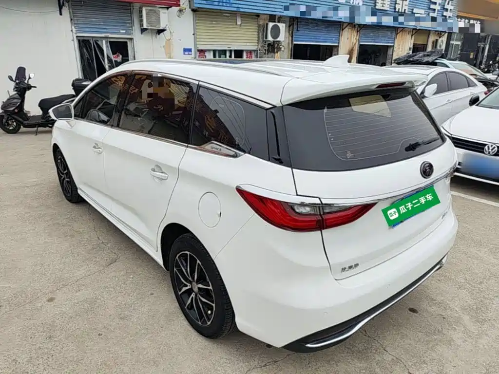 BYD MAX — миниатюра 5