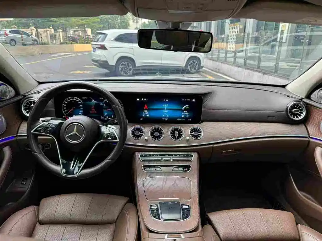 Mercedes-Benz E-Class — миниатюра 7
