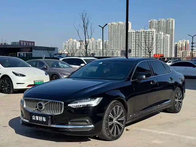 VOLVO S90