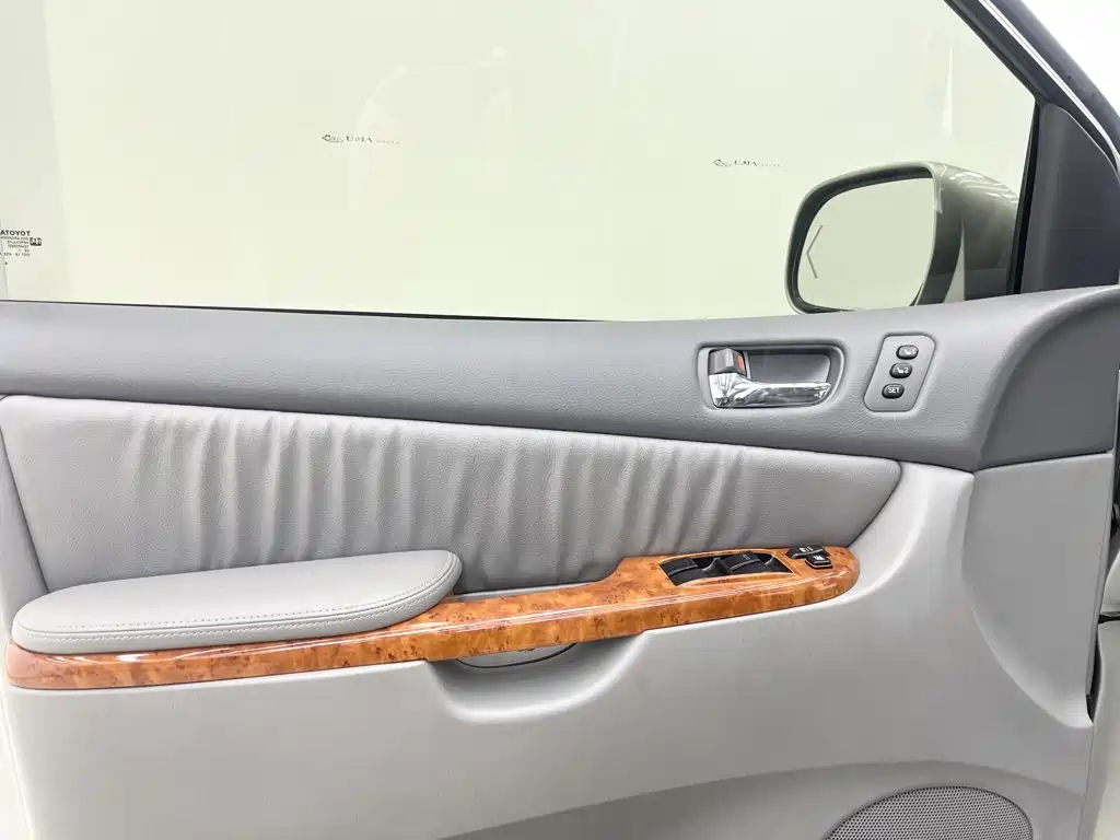 Toyota Sienna — миниатюра 15