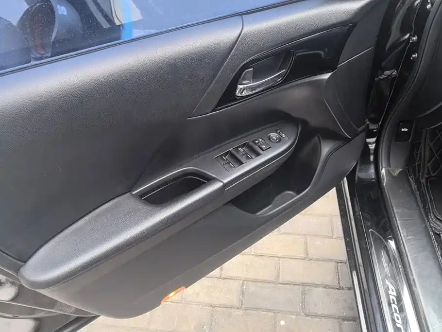 Honda Accord — миниатюра 7