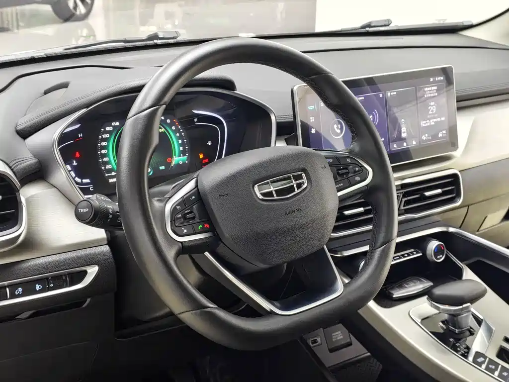 Geely Binyue — миниатюра 13