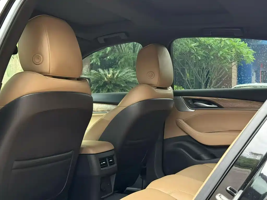 Cadillac CT5 — миниатюра 6