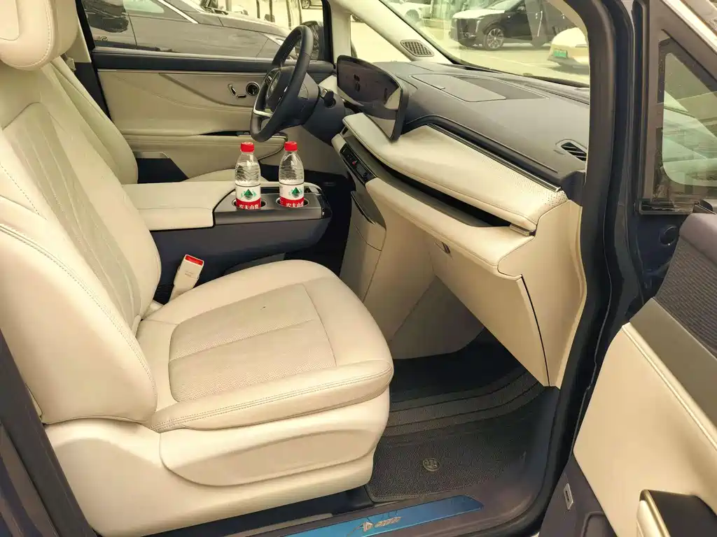 Buick GL8 Hybrid — миниатюра 9