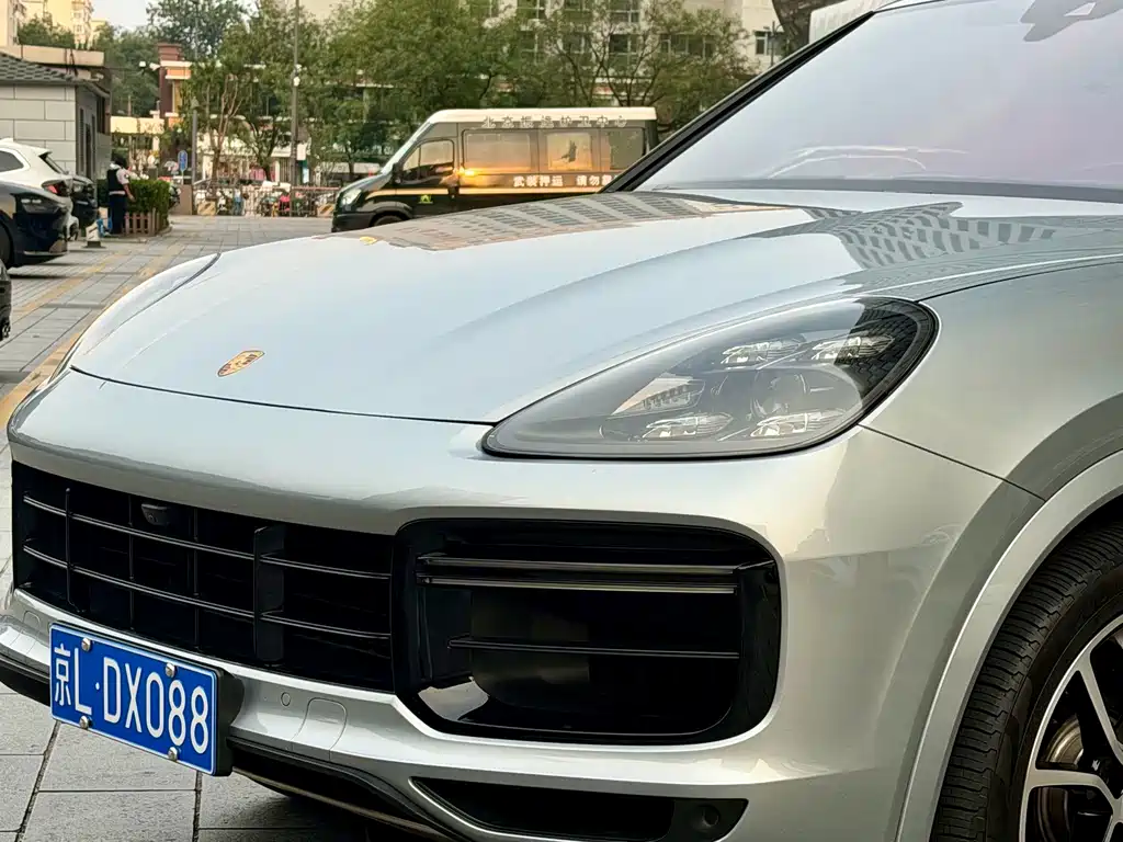 Porsche Cayenne — миниатюра 3