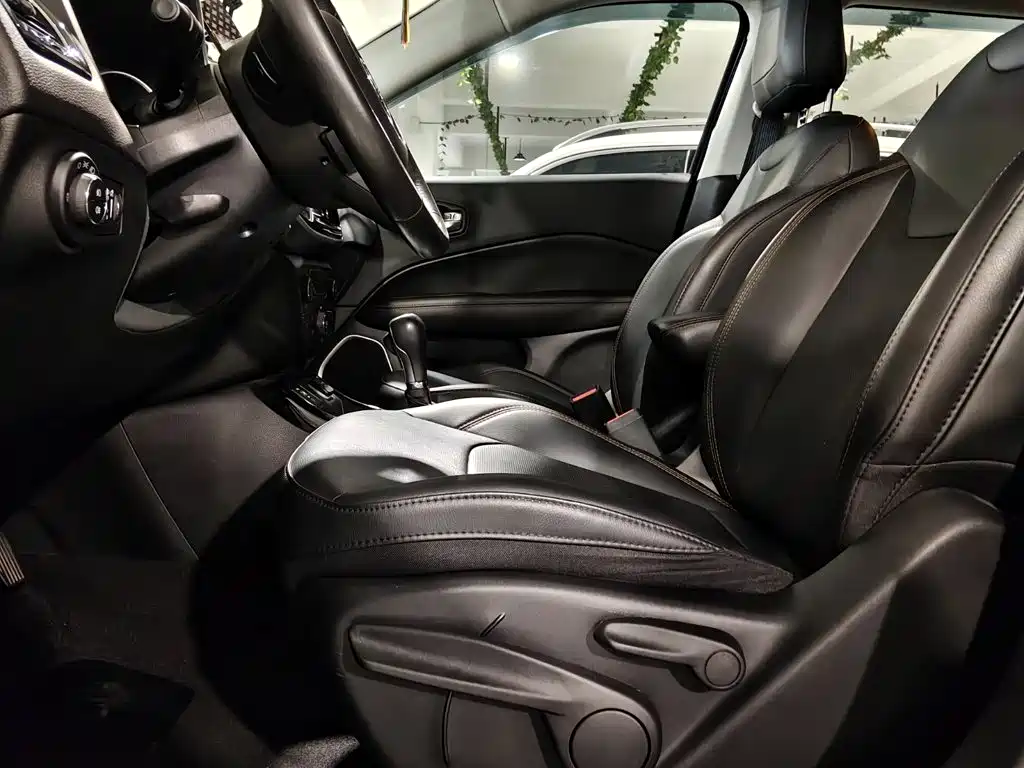 Jeep Compass — миниатюра 11