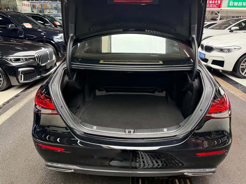 Mercedes-Benz E-Class — миниатюра 27