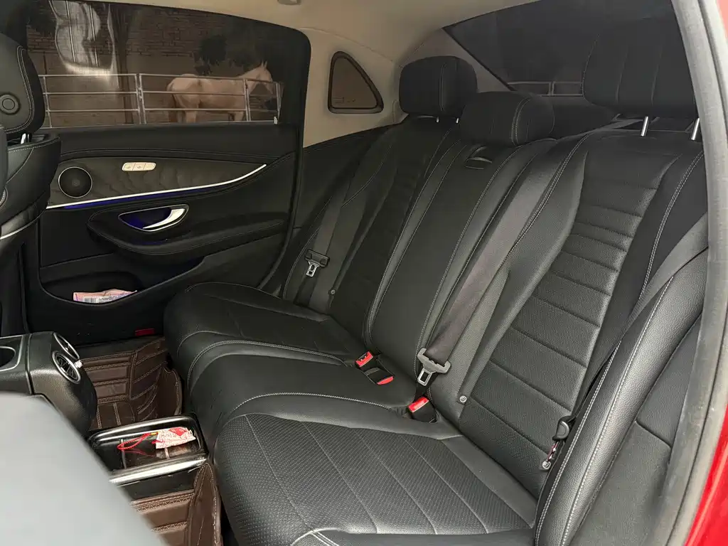 Mercedes-Benz E-Class — миниатюра 7