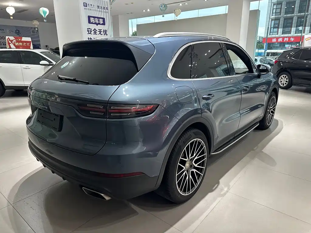 Porsche Cayenne — миниатюра 7