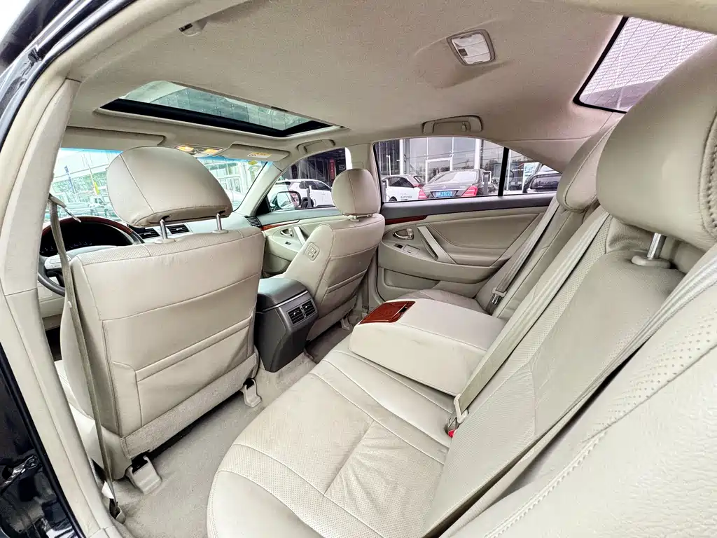 Toyota Camry — миниатюра 6