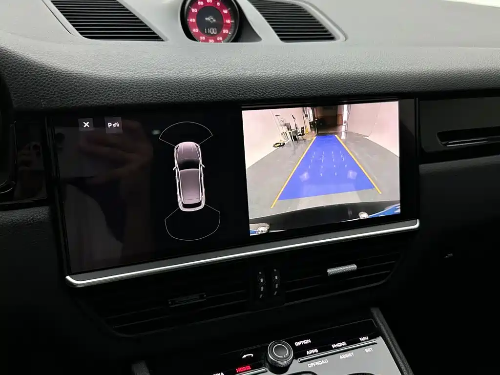 Porsche Cayenne — миниатюра 16