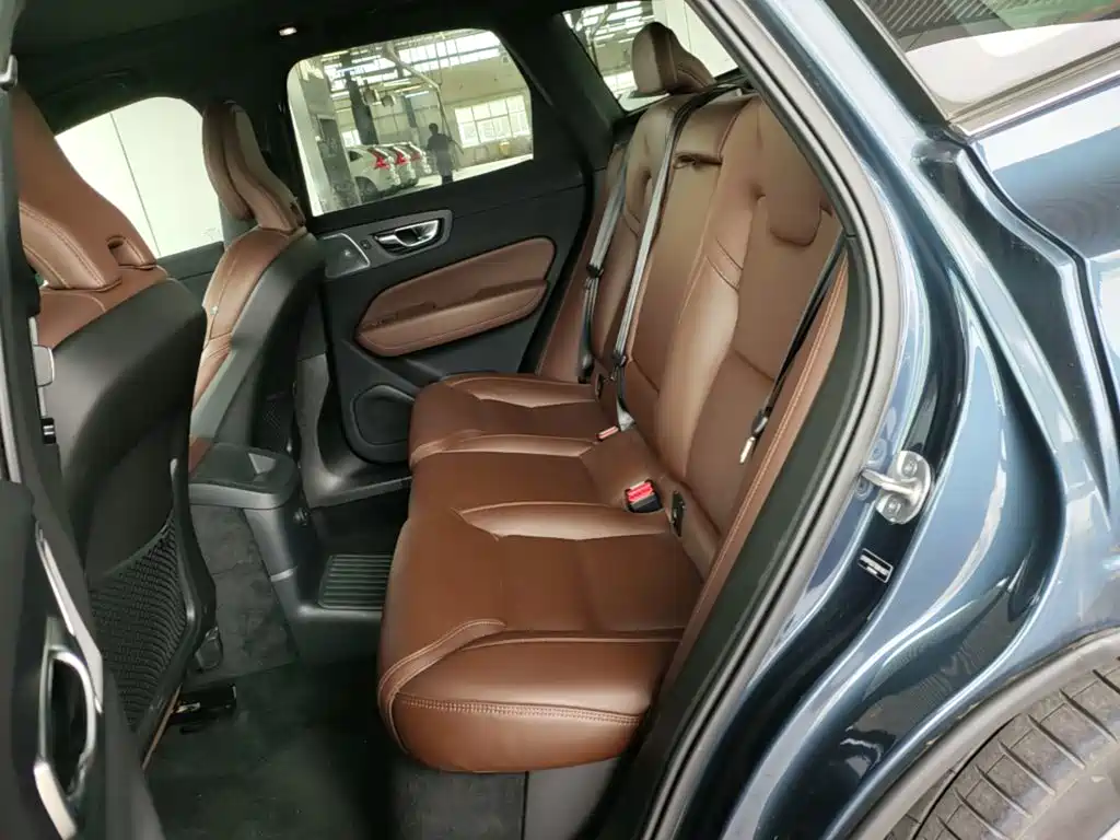 Volvo XC60 PHEV — миниатюра 17