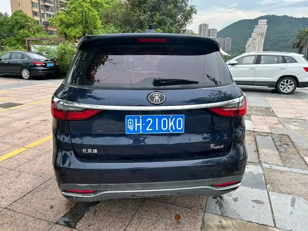 BYD MAX — миниатюра 12