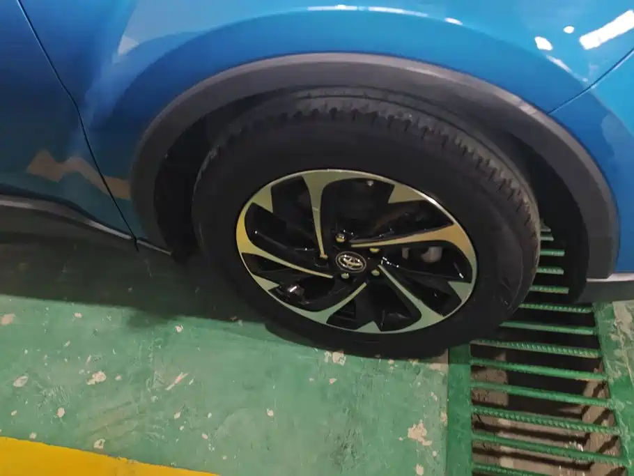Toyota IZOA — миниатюра 6