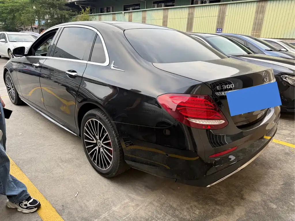 Mercedes-Benz E-Class — миниатюра 6