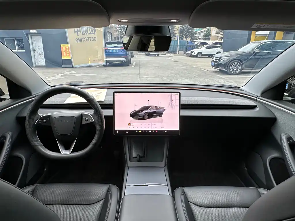 TESLA MODEL 3
