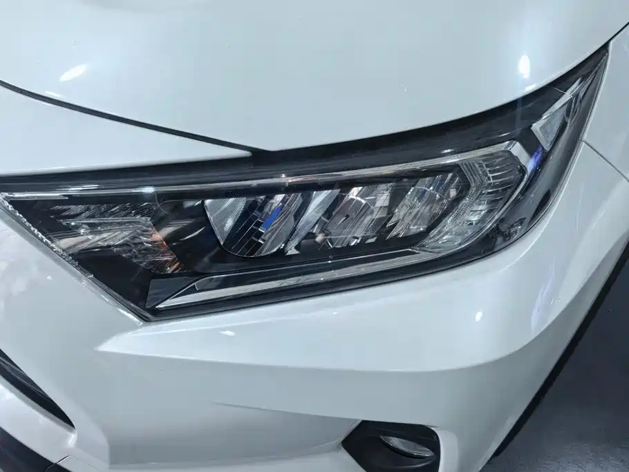 Toyota RAV4 — миниатюра 5