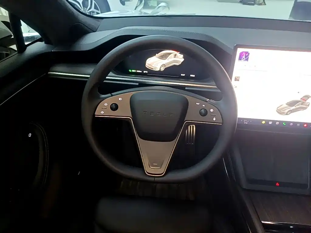 Tesla Model S — миниатюра 7
