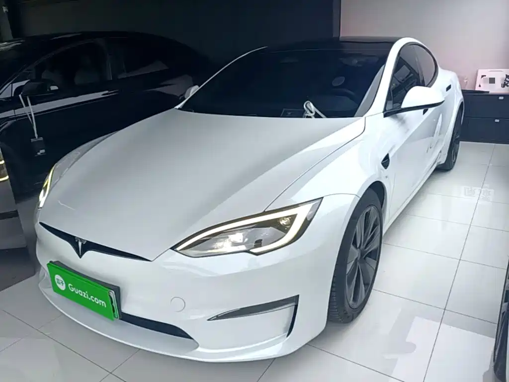 Tesla Model S — миниатюра 2