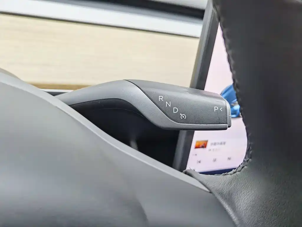 Tesla Model 3 — миниатюра 13