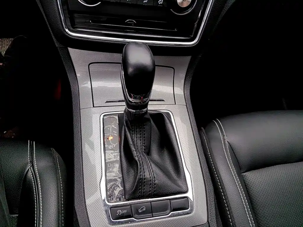 Roewe RX5 — миниатюра 14