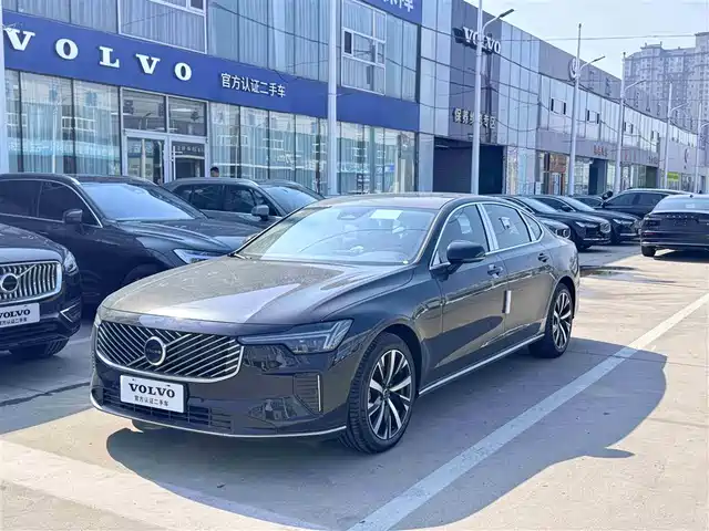VOLVO  S90 2025