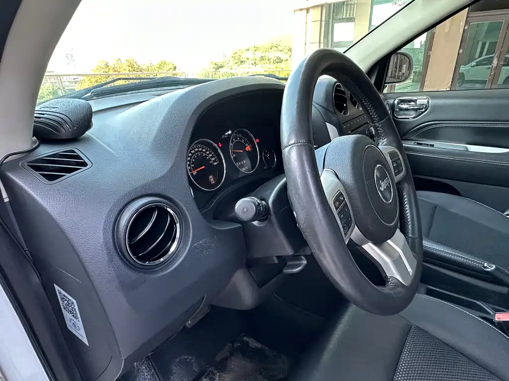 Jeep Compass (Import) — миниатюра 23