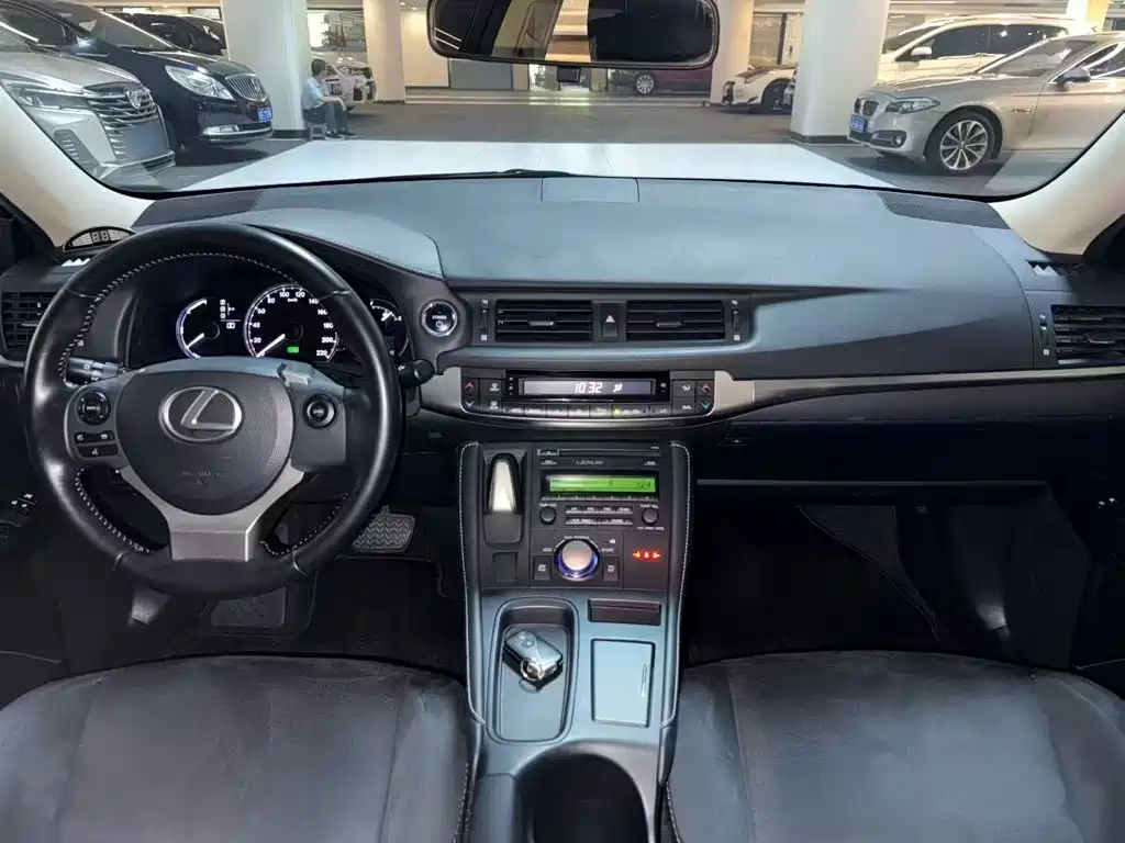Lexus CT — миниатюра 6