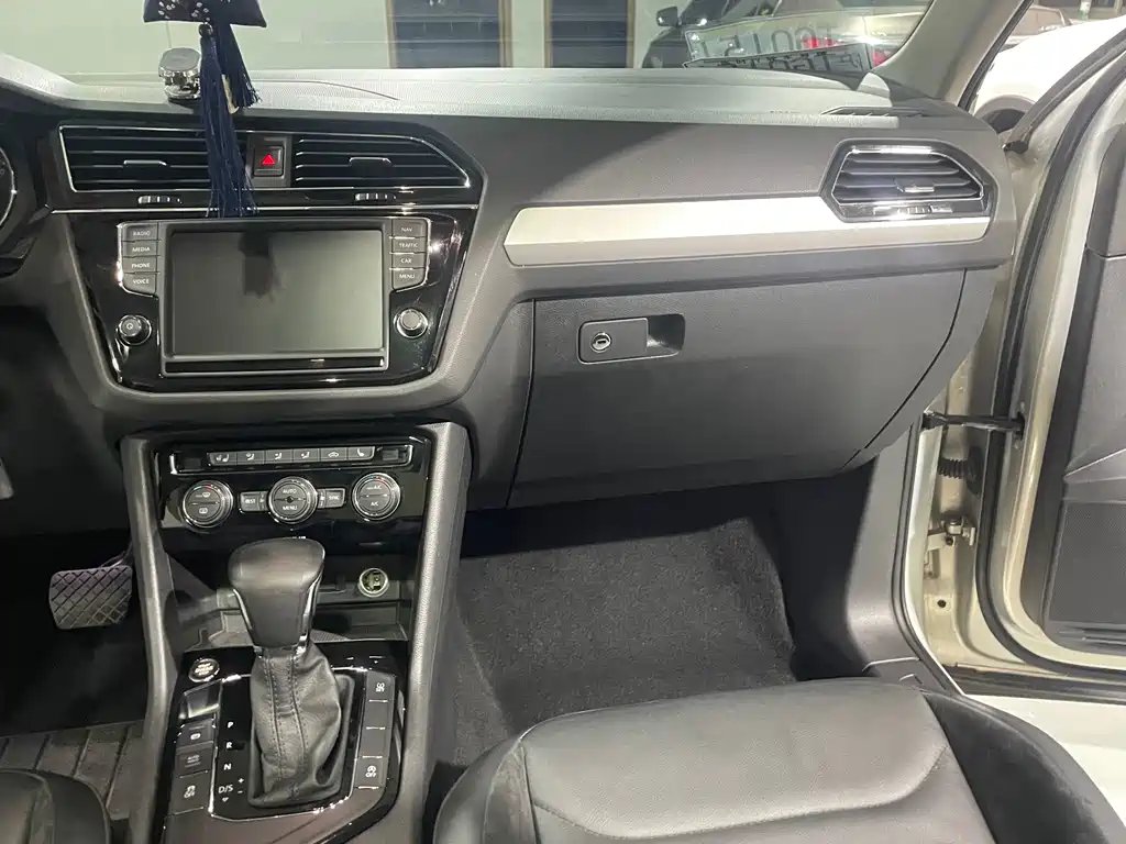 Volkswagen Tiguan L — миниатюра 13
