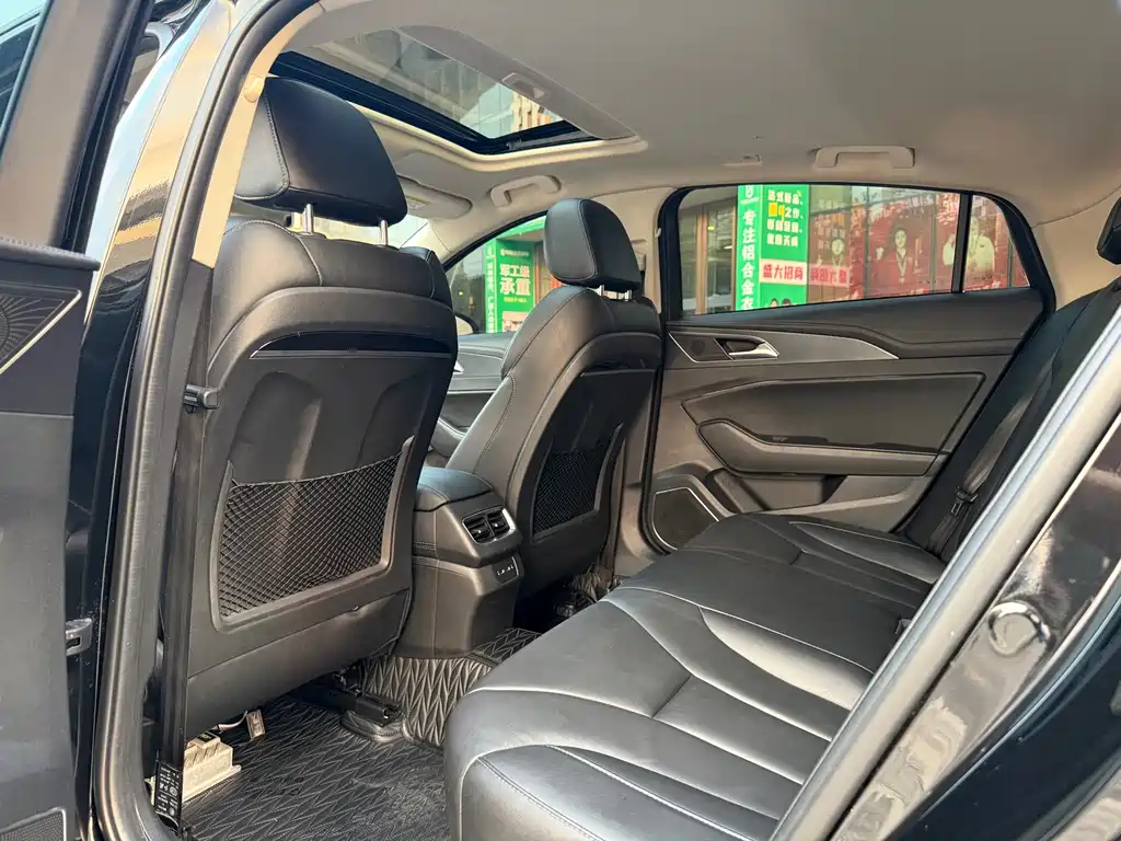 Hongqi Hongqi H5 — миниатюра 6