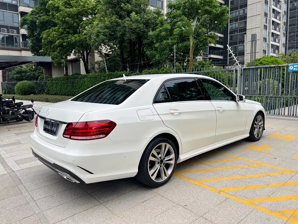 Mercedes-Benz E-Class — миниатюра 7