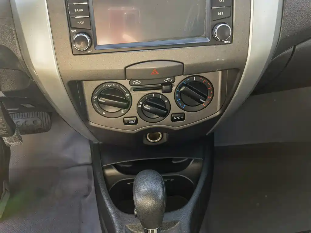 Nissan Livina — миниатюра 14