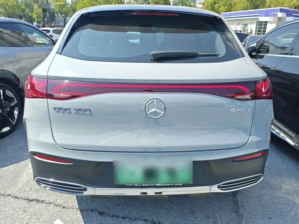 Mercedes-Benz EQE SUV — миниатюра 6