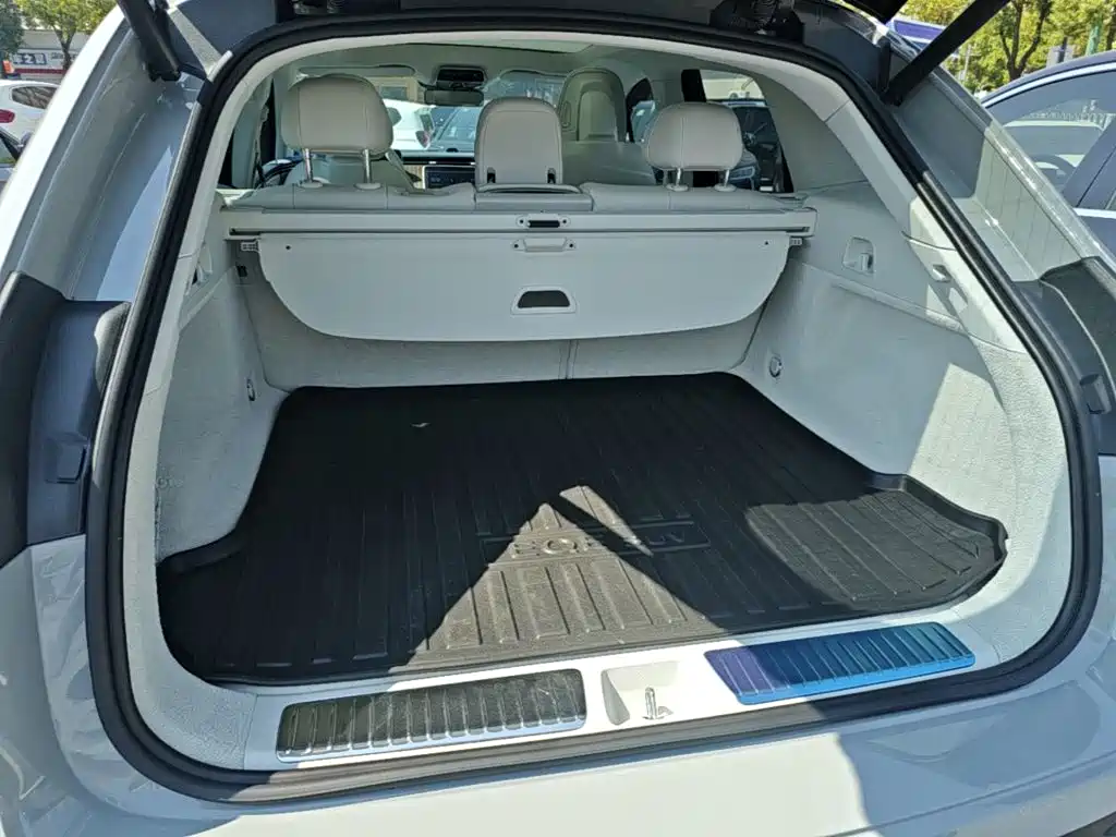 Mercedes-Benz EQE SUV — миниатюра 19
